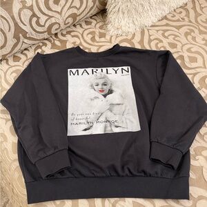H&M Marilyn sweatshirt size m